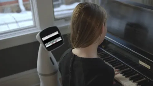 Robot này được trang bị hàng loạt cảm biến, microphone và có cả máy chiếu.