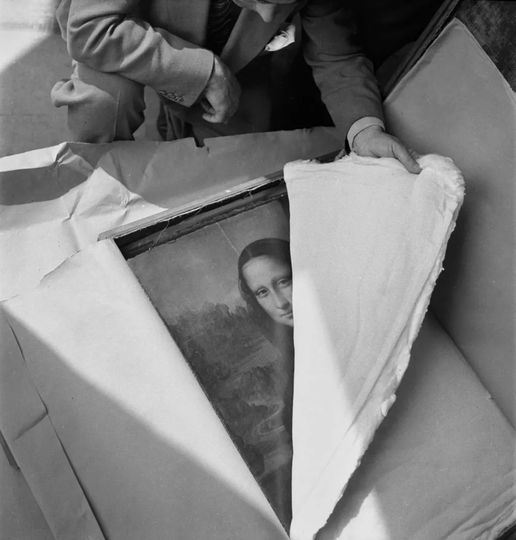 Mona Lisa của Da Vinci được trả lại cho bảo tàng Louvre sau Thế chiến II.