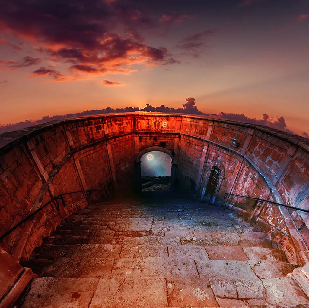 The Hidden door - Khung cửa ẩn.