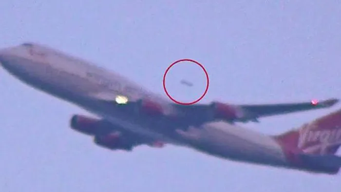 UFO xuất hiện gần máy bay cất cánh ở sân bay IGI hôm 1/1/2015.