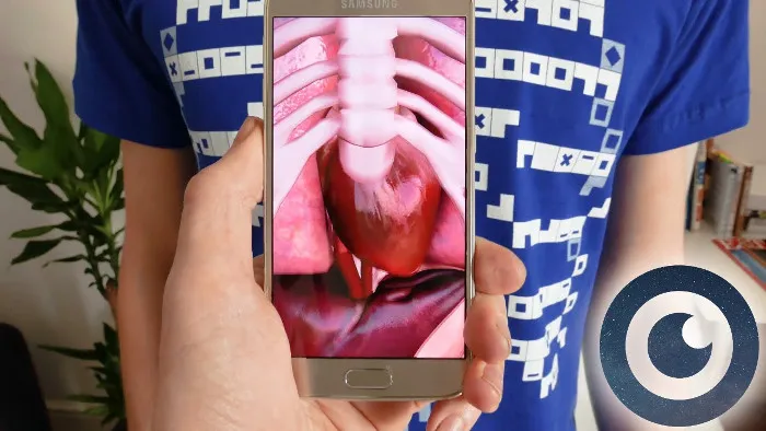 Áo được dùng kèm cùng một ứng dụng chuyên biệt cho smartphone.