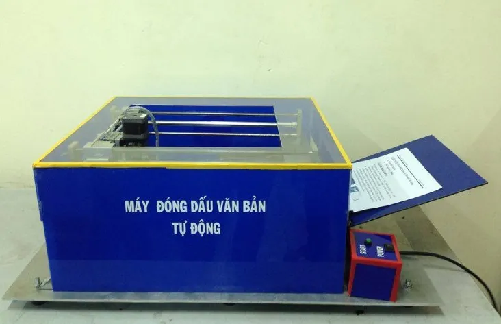 Hình ảnh thực tế của máy đóng dấu văn bản tự động.