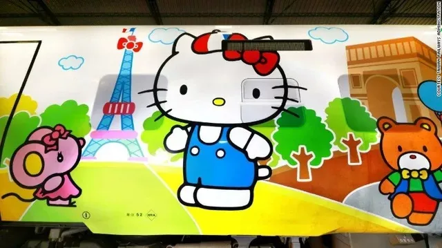Toàn bộ thân tàu đều có hình Hello Kitty.
