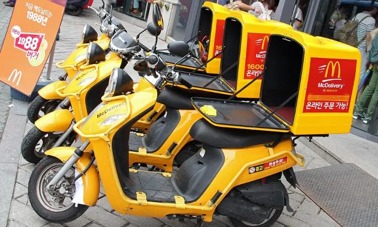 Những chiếc xe giao hàng là hình ảnh quen thuộc tại Hàn Quốc.