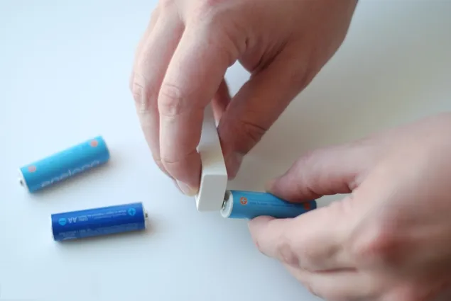 Nếu bạn chà xát tẩy với đầu pin (loại có thể sạc lại), tuổi thọ của pin sẽ kéo dài hơn.