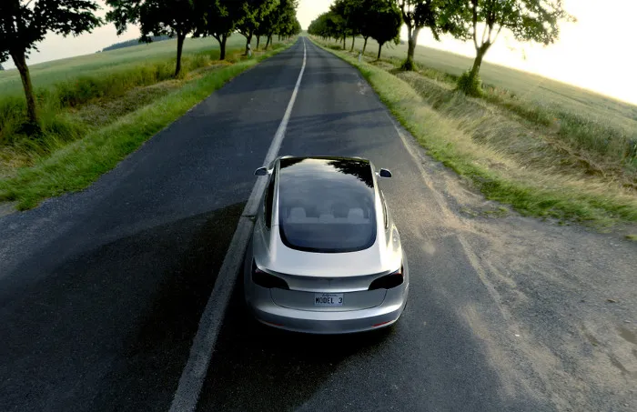 Tesla Model 3 chính thức, đi được 346km/1 lần sạc, giá 35.000$