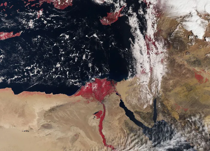 Bức ảnh chụp từ vệ tinh Sentinel-3A cho thấy dòng sông Nile "đỏ như máu".