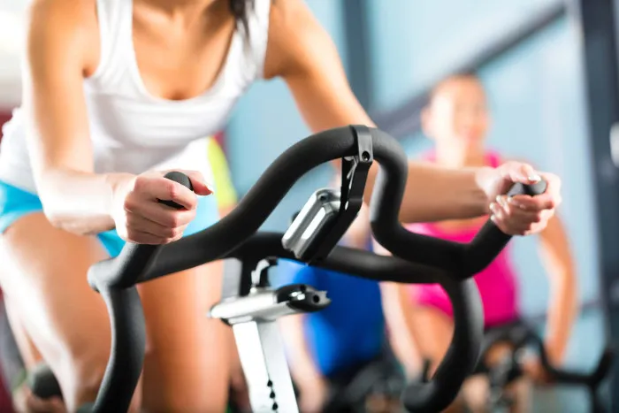 Thiết bị tập gym tiềm ẩn nhiều vi khuẩn gây hại.