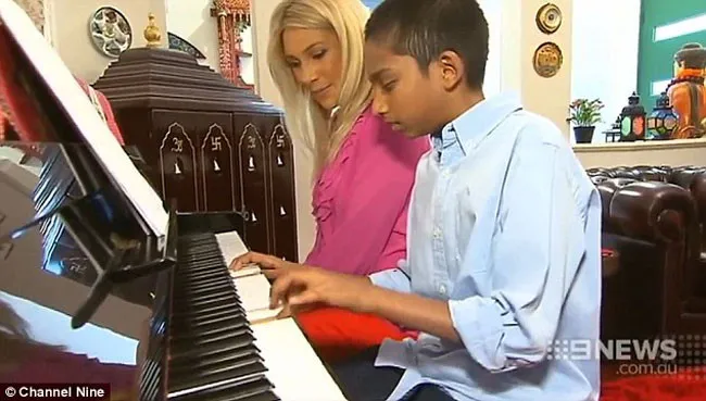 Không chỉ là một thần đồng, Sharvin còn là một nghệ sĩ piano điêu luyện.