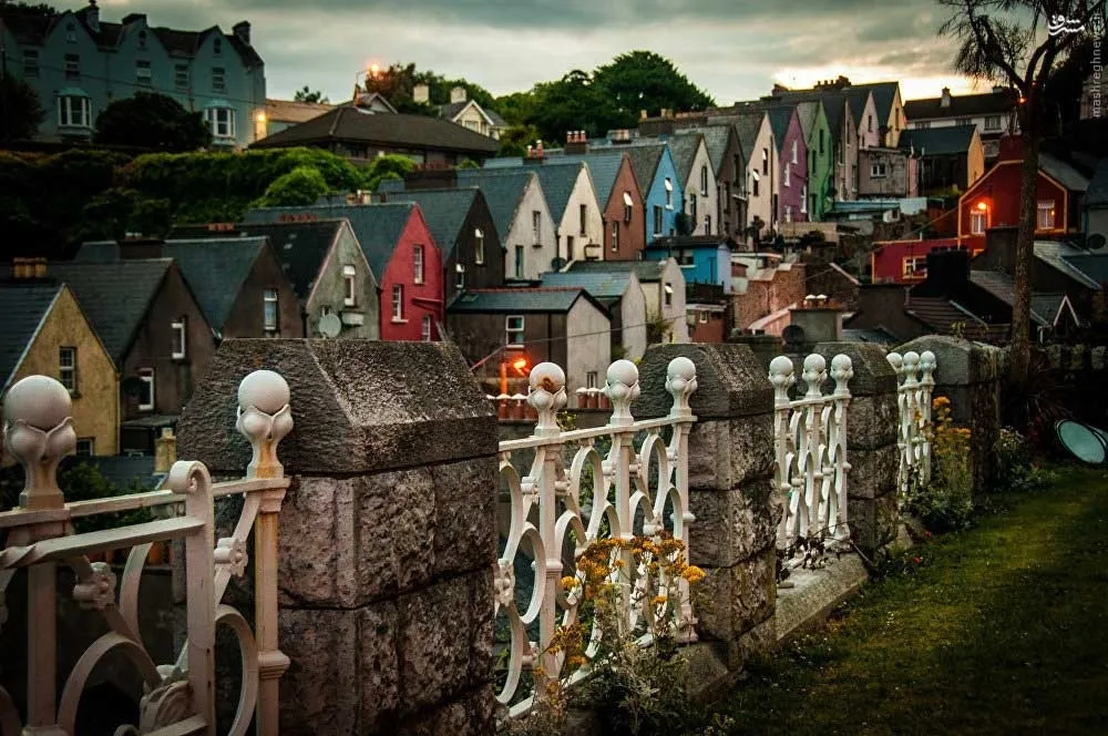 Thị trấn Cobh, còn được biết đến với tên gọi Queenstown (từ năm 1850 - cuối những năm 20 của thế kỷ trước) là một cảng du lịch nổi tiếng ở phía Nam Ireland.