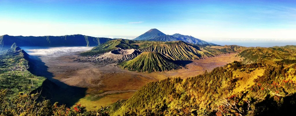 Khám phá gần 45 núi lửa ở Java, Indonesia.