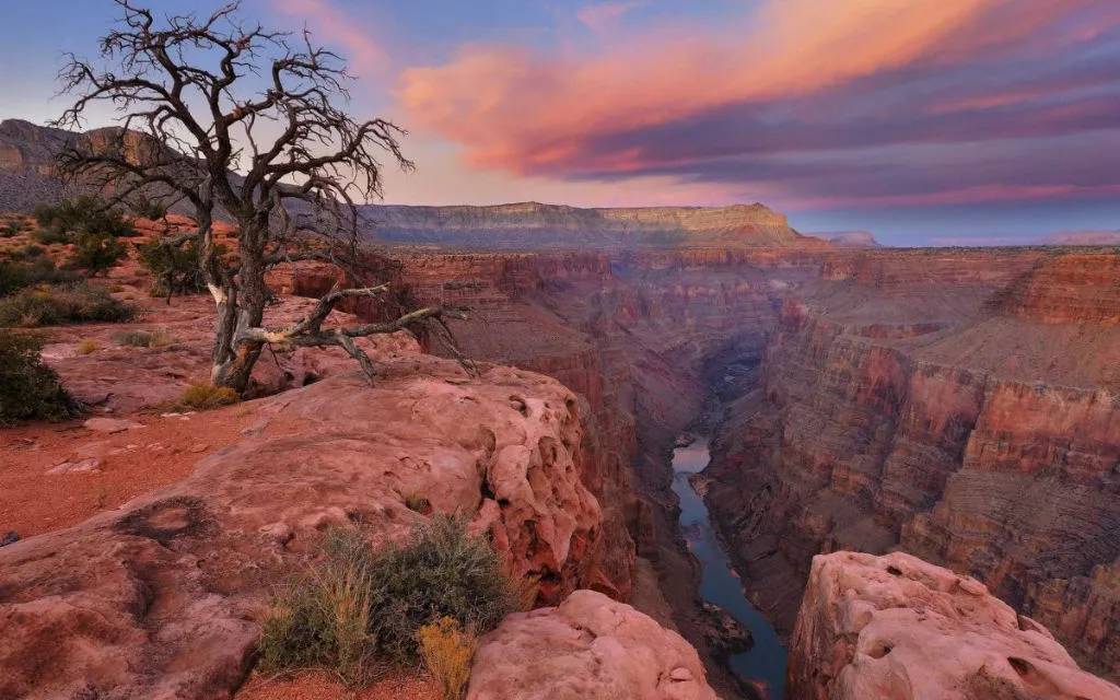 Chèo thuyền qua vùng biển tuyệt đẹp Grand Canyon của Arizona, Mỹ