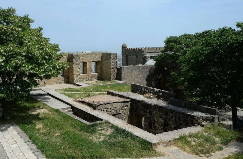 Thị trấn Derbent thuộc Cộng hòa Dagestan nổi tiếng với tòa thành Naryn-Kala và là nơi có nhà thờ Hồi giáo đầu tiên tại Nga