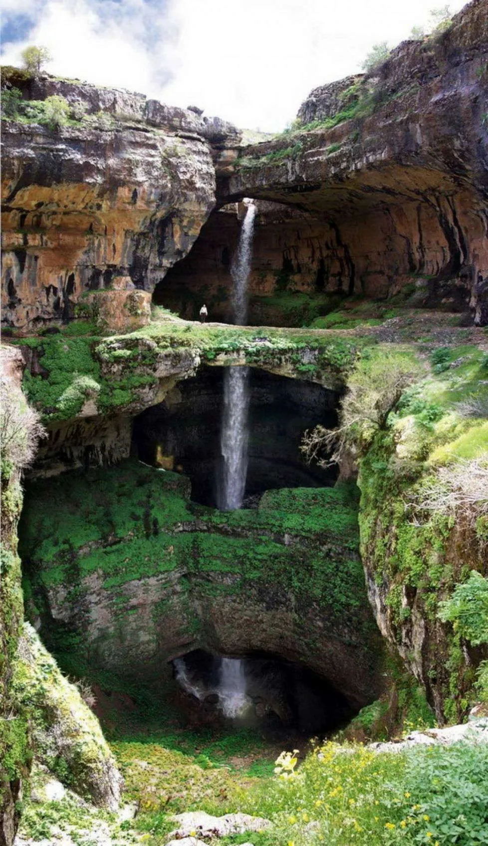 Thác nước Baatara Gorge ở Tannourine, Lebanon