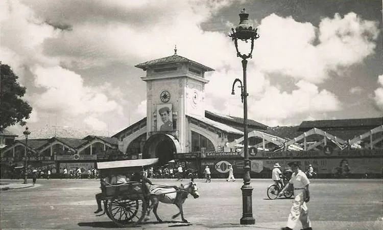 Nguyên thủy, chợ Bến Thành (Chợ Mới hoặc Chợ Sài Gòn) đã có từ trước khi người Pháp xâm chiếm Gia Định.