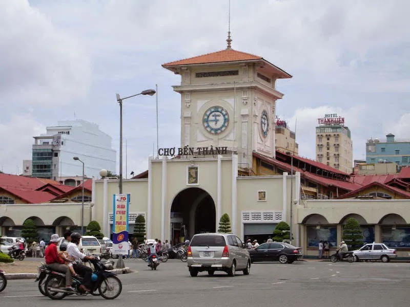 Không chỉ thuần túy là nơi buôn bán, gần 100 năm qua Chợ Bến Thành đã trở thành một chứng nhân lịch sử, chứng kiến bao thay đổi thăng trầm của thành phố.
