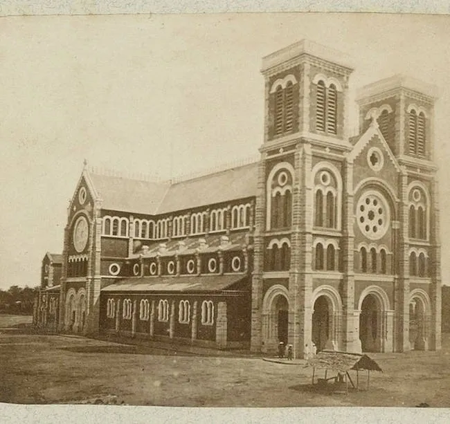 Nhà thờ Đức Bà năm 1863. Tên chính thức "Vương cung thánh đường chính tòa Đức Mẹ Vô nhiễm Nguyên tội".