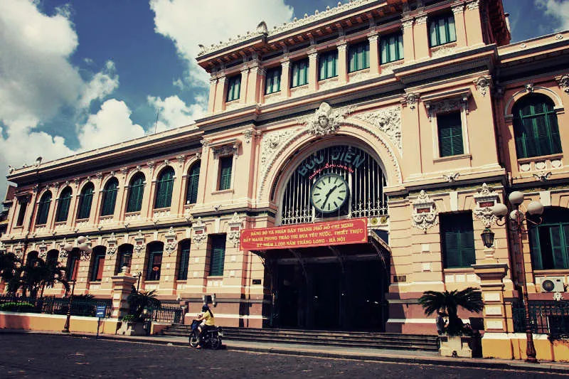 Bưu điện trung tâm Sài Gòn là một trong những công trình kiến trúc tiêu biểu tại Thành phố Hồ Chí Minh, tọa lạc tại số 2, Công trường Công xã Paris, Quận 1.