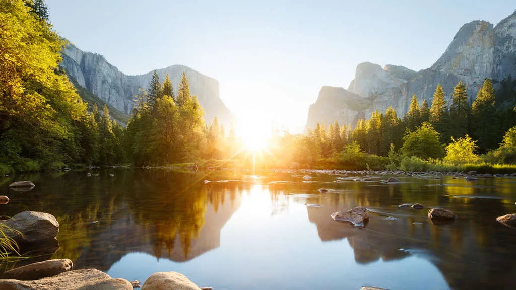 Vườn quốc gia Yosimite, California với không gian trong lành, thanh mát.