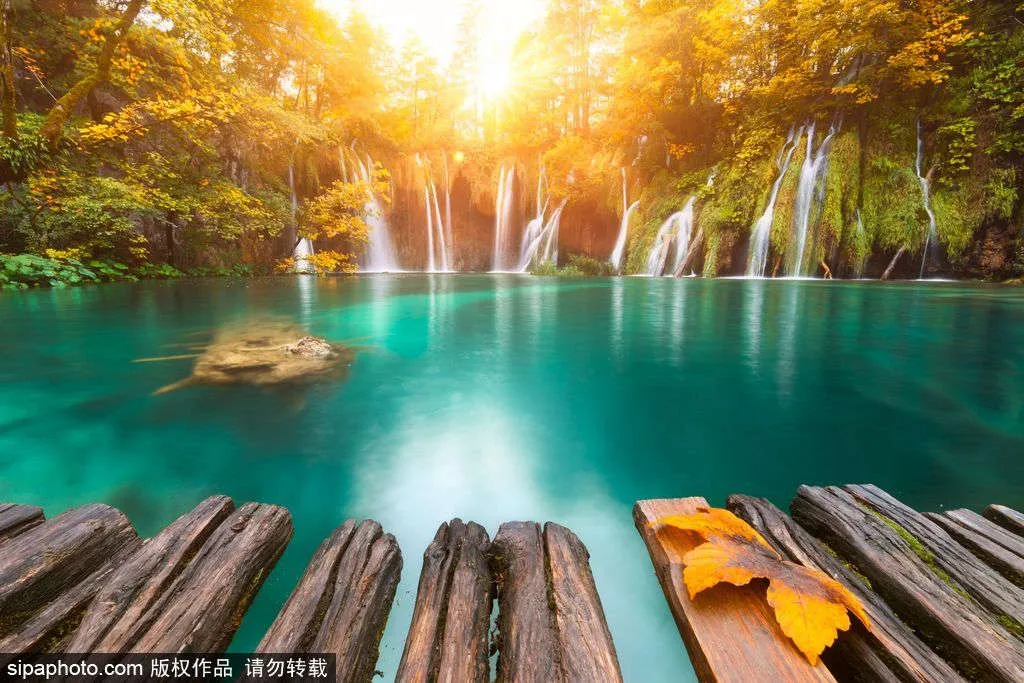 Lạc bước vào xứ sở thần tiên ở vườn quốc gia Plitvice, Croatia.