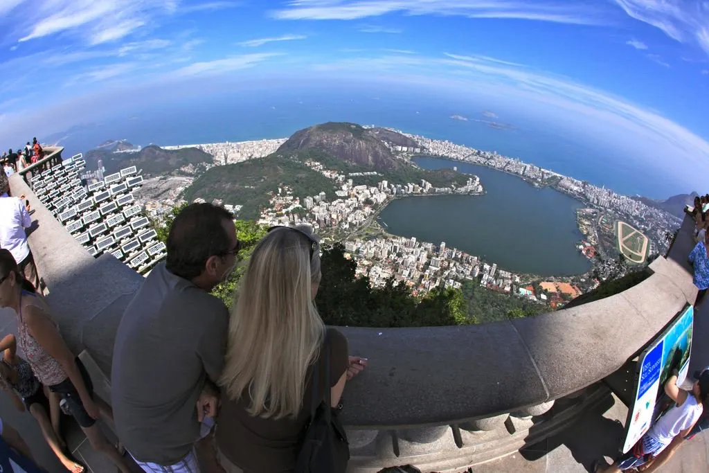 Nhìn từ trên đỉnh của bức tượng Chúa Kitô, Rio de Janeiro, Brazil