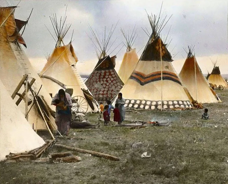 Tù trưởng Little Wound bên gia đình ở Oglala Lakota