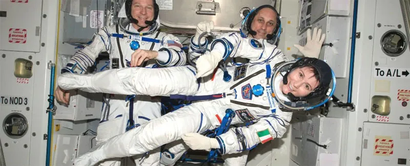 Nữ phi hành gia Terry Virts của NASA cùng các cộng sự.