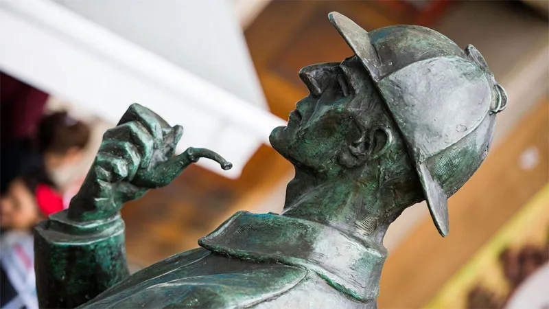 Bức tượng thám tử Sherlock Holmes.
