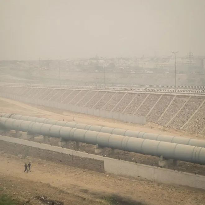Ngôi làng ở phía bắc Delhi nằm dưới chân một bãi rác lộ thiên.