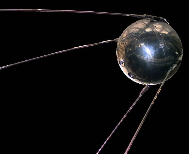 Vệ tinh đầu tiên Sputnik của Liên Xô, nặng khoảng 84 kg.