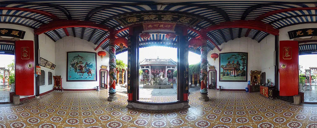 Nơi đây hiện còn lưu giữ nhiều hiện vật bằng gốm sứ, các hình tượng mô phỏng lại các vở tuồng về văn hóa và nhiều văn bản ghi lại cuộc sống của cộng đồng người Quảng Đông ở Hội An.
