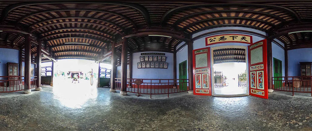Hội quán học Ngũ Bang (nằm trên phố Trần Phú) còn có tên gọi là Hội quán Dương Thương hay Trung Hoa Hội Quán.