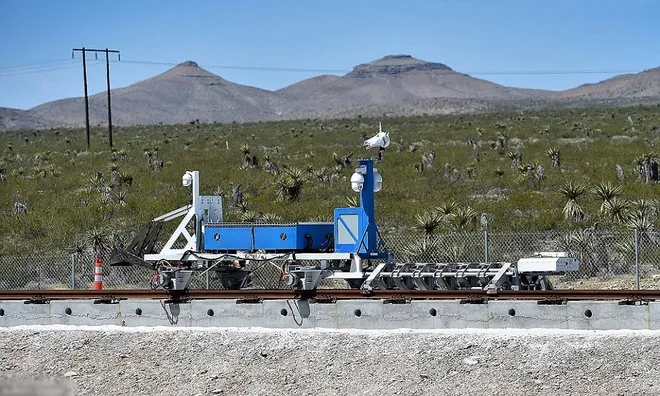 "Phương thức di chuyển thứ năm", theo cách gọi của Elon Musk, có thể đưa hành khách qua quãng đường dài 610 km từ Los Angeles đến San Francisco trong 30 phút, giảm một nửa thời gian so với máy bay.