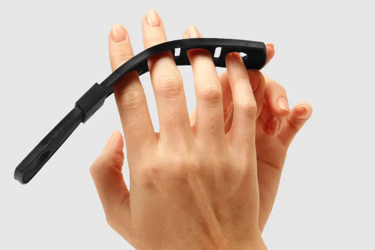 Tap Strap - Chiếc bàn phím Bluetooth đeo tay cực kỳ độc đáo.