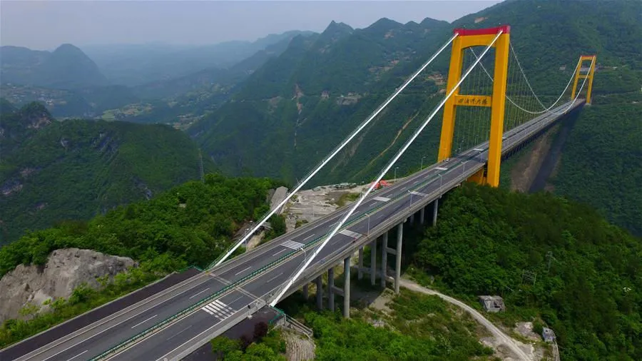 Cầu Siduhe cao tới mức đối thủ gần nhất ở Mexico thấp hơn tới 100 m.