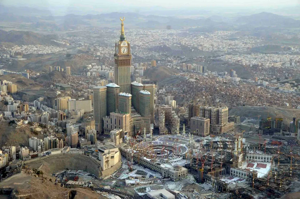 Abraj Al Bait (Ả Rập Saudi) - kinh phí xây dựng: 15 tỷ USD.