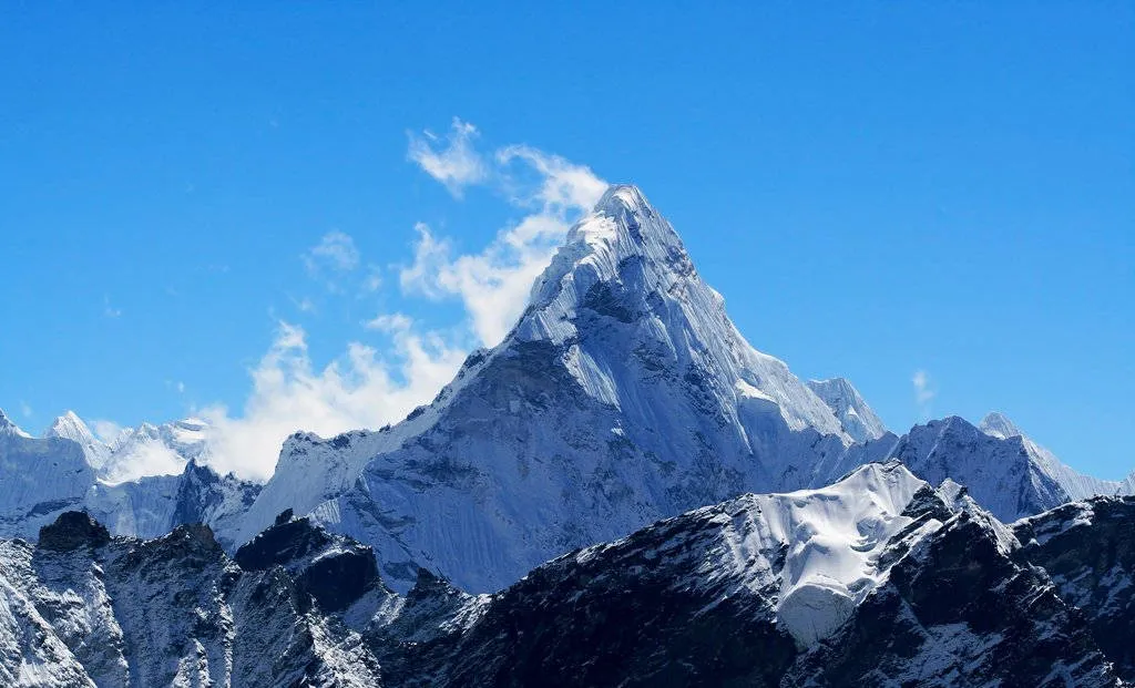 Núi Everest (chiều cao: 8.850m)