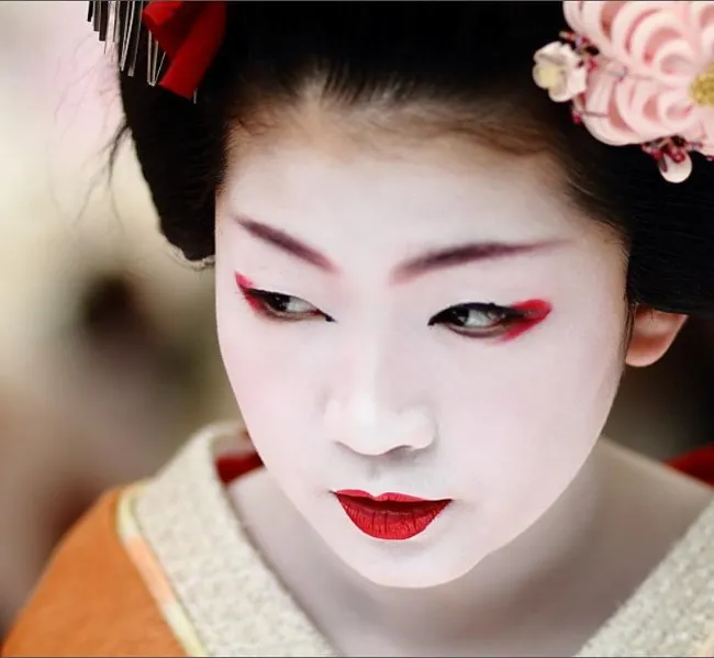 Các cô gái trẻ sẽ phải nghỉ học nếu muốn làm geisha.
