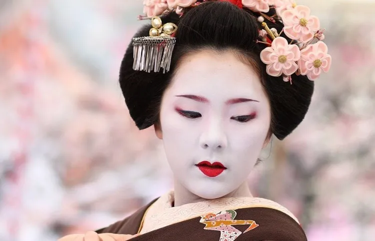 Sẽ không ngoa nếu ví geisha là người tạo nên xu hướng ở Nhật.