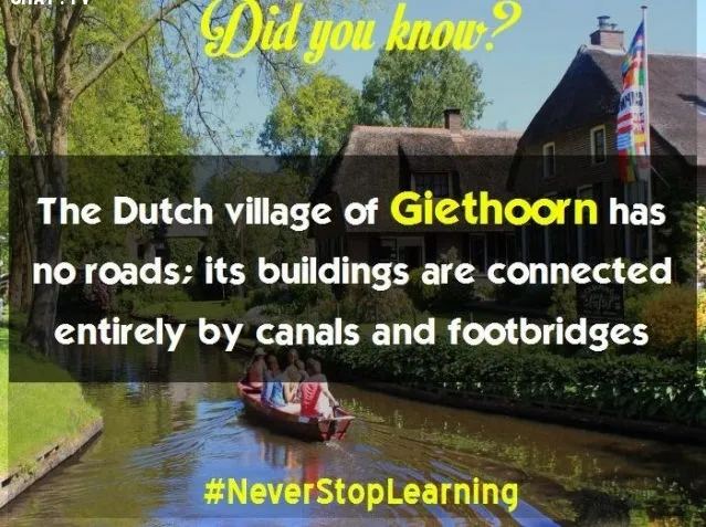 Ngôi làng Giethoorn ở Hà Lan không có bất cứ con đường nào, các ngôi nhà trong làng được kết nối hoàn toàn bằng hệ thống kênh và những cây cầu dành cho người đi bộ.