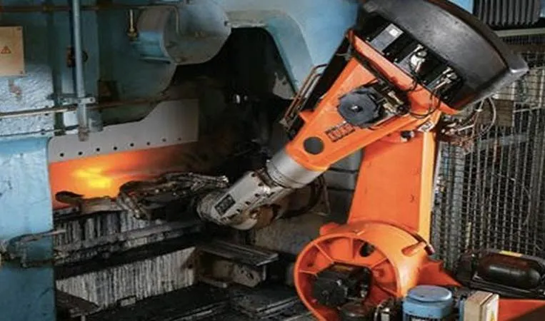 Robert Williams là người đầu tiên trong lịch sử nhân loại chết dưới tay robot. Cụ thể, năm 1979, robot bất ngờ phang cánh tay thép thẳng vào đầu Williams khiến ông Robert chết ngay lập tức khi đang làm việc tại nhà máy lắp ráp Flat Rock của Ford Motor.