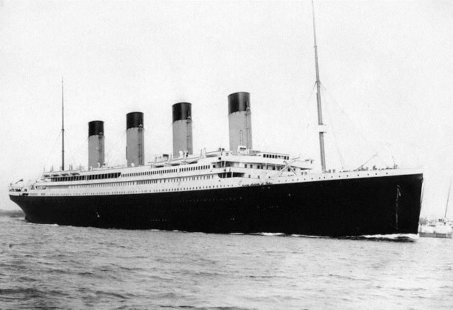 Tàu chở khách RMS Titanic gặp phải vụ tai nạn hàng hải nghiêm trọng nhất lịch sử nhân loại vào tháng 4/1912.