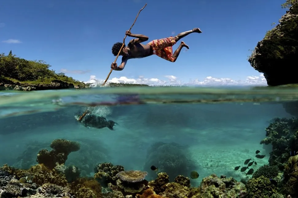 New Caledonia vốn nổi tiếng với những đồ gốm sứ, nó cũng là một cộng đồng dân cư của Pháp ở đông nam Thái Bình Dương.
