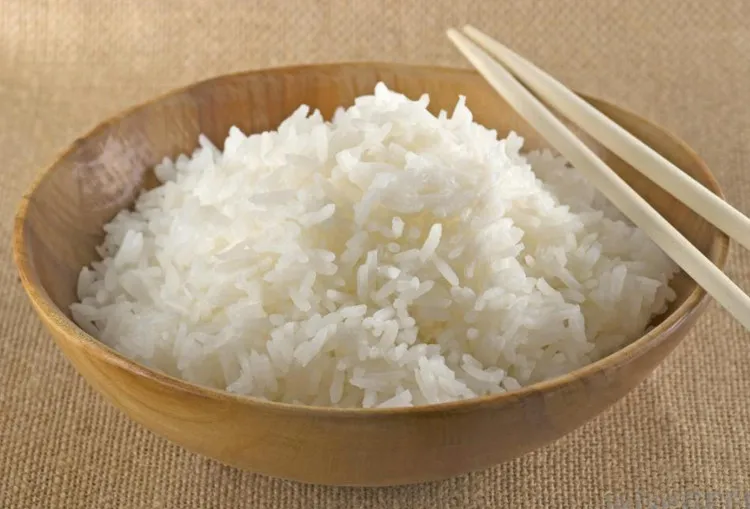 Khi ăn cơm với gà, tốt nhất nên uống nước súp.