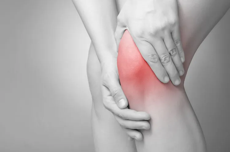 Để phòng tránh bệnh xương khớp, mọi người nên duy trì luyện tập thể dục thể thao mỗi ngày.