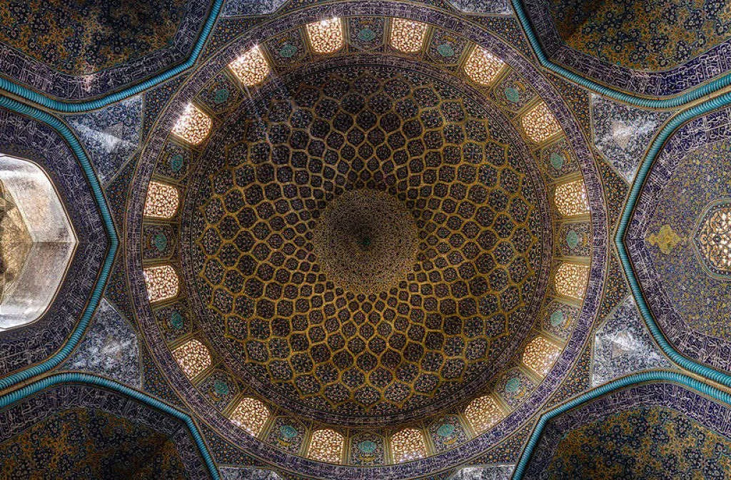 Đây là nhà thờ Hồi giáo Sheikh Lutfollah ở phía đông của Naghsh-i Jahan Square, Isfahan.