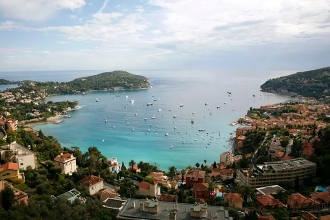 Villefranche-sur-Mer, một thị trấn đánh cá đẹp như tranh vẽ ở vùng Côte d'Azur của Pháp.