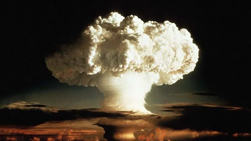 Castle Bravo là tên mã của vụ thử nghiệm bom hydrogen đầu tiên do Mỹ thực hiện tại đảo Bikini, thuộc quần đảo Marshall, Thái Bình Dương vào ngày 1/3/1945.