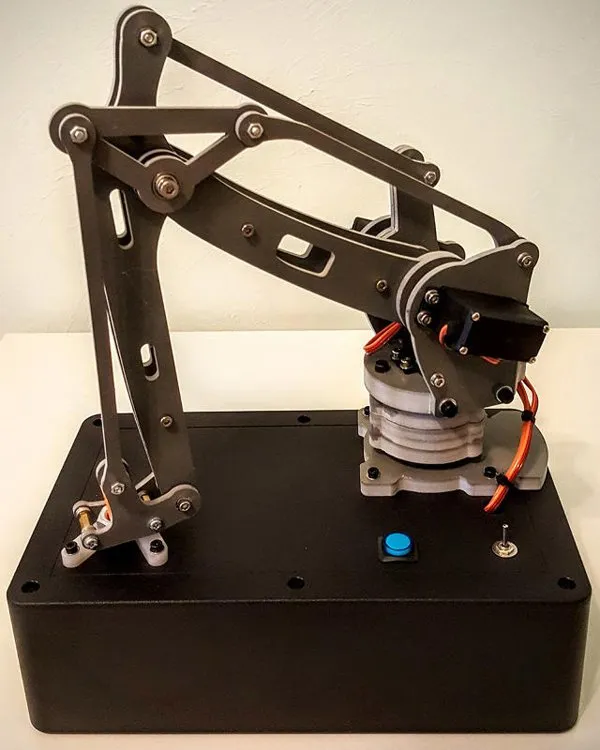Người đã chế tạo ra con robot này là kỹ sư Alexander Reben.