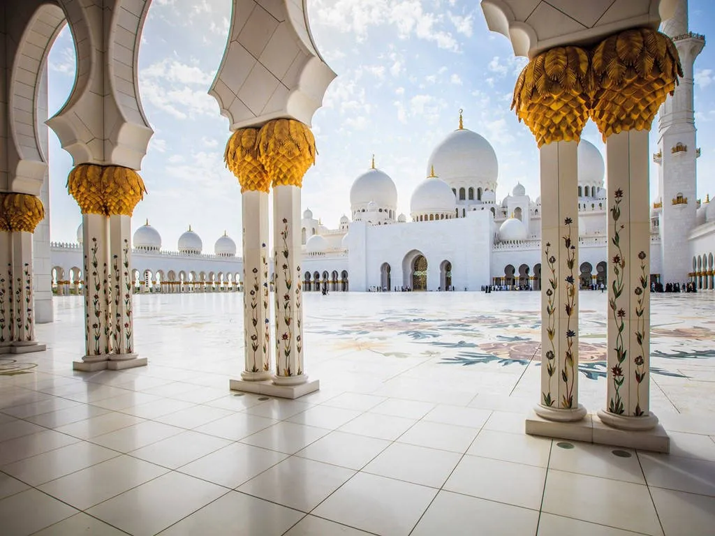 Nhà thờ Sheikh Zayed, Abu Dhabi, Các tiểu vương quốc Ả Rập thống nhất